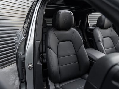 2025 Porsche Cayenne Base