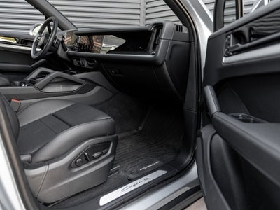 2025 Porsche Cayenne Base
