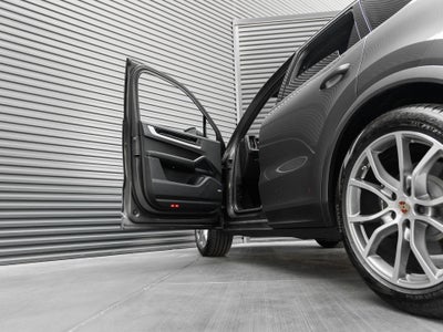 2025 Porsche Cayenne Base