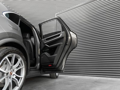 2025 Porsche Cayenne Base