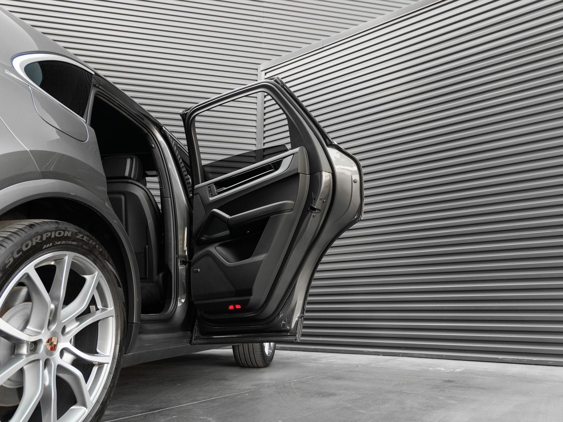 2025 Porsche Cayenne Base