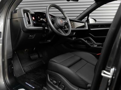 2025 Porsche Cayenne Base