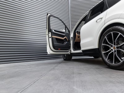 2025 Porsche Cayenne Base