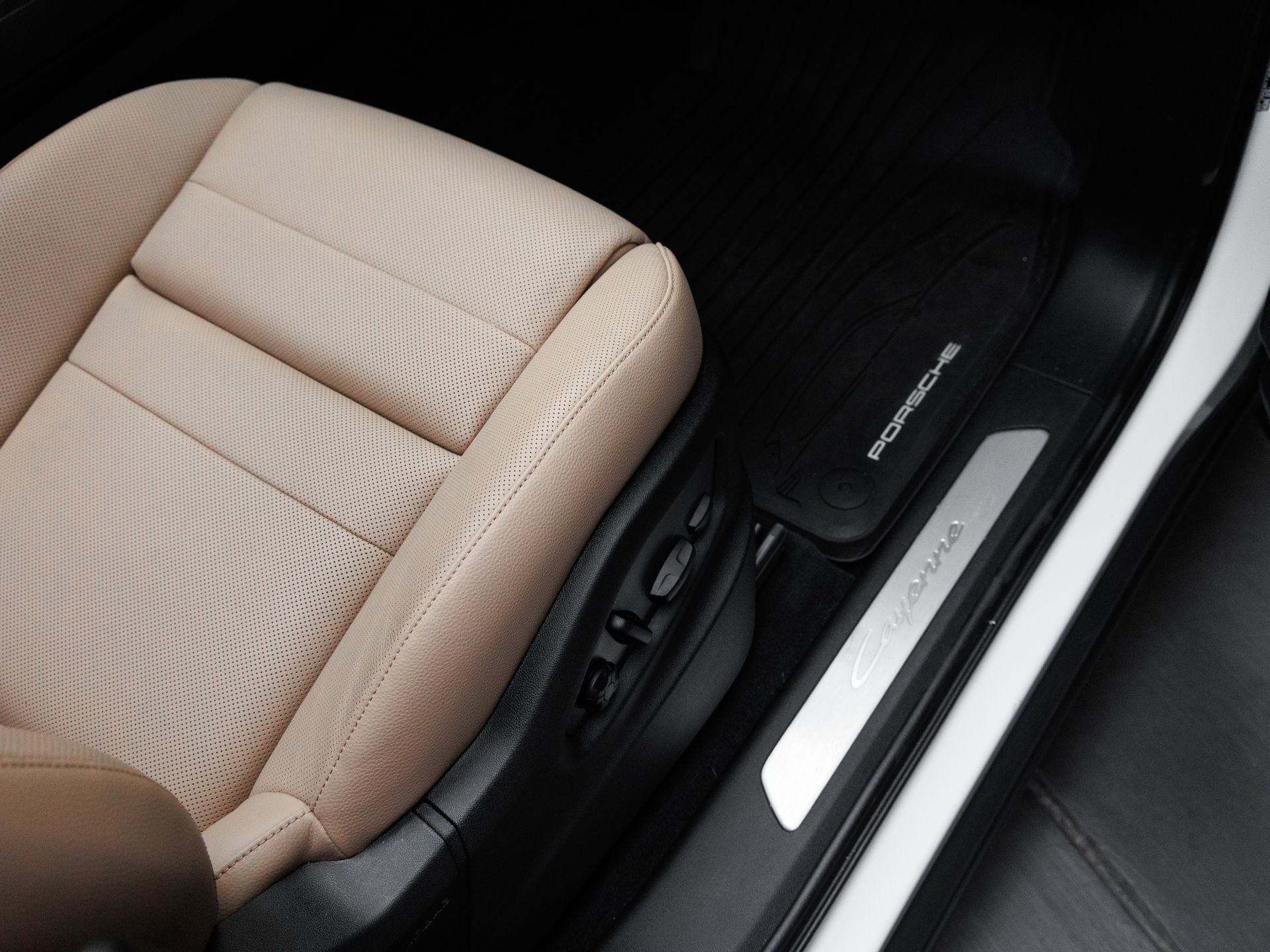 2025 Porsche Cayenne Base