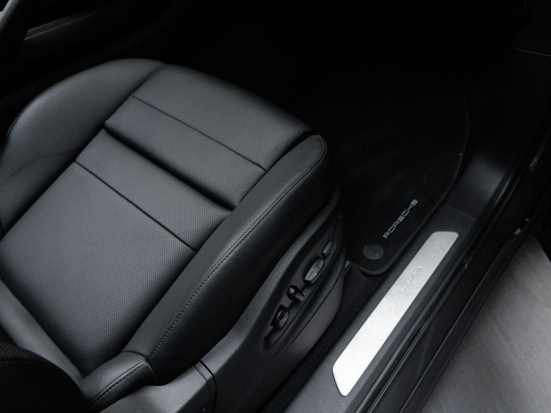 2024 Porsche Cayenne Base