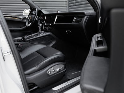 2021 Porsche Macan Macan S