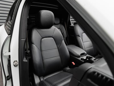 2023 Porsche Cayenne Cayenne S Platinum Edition (MY23)