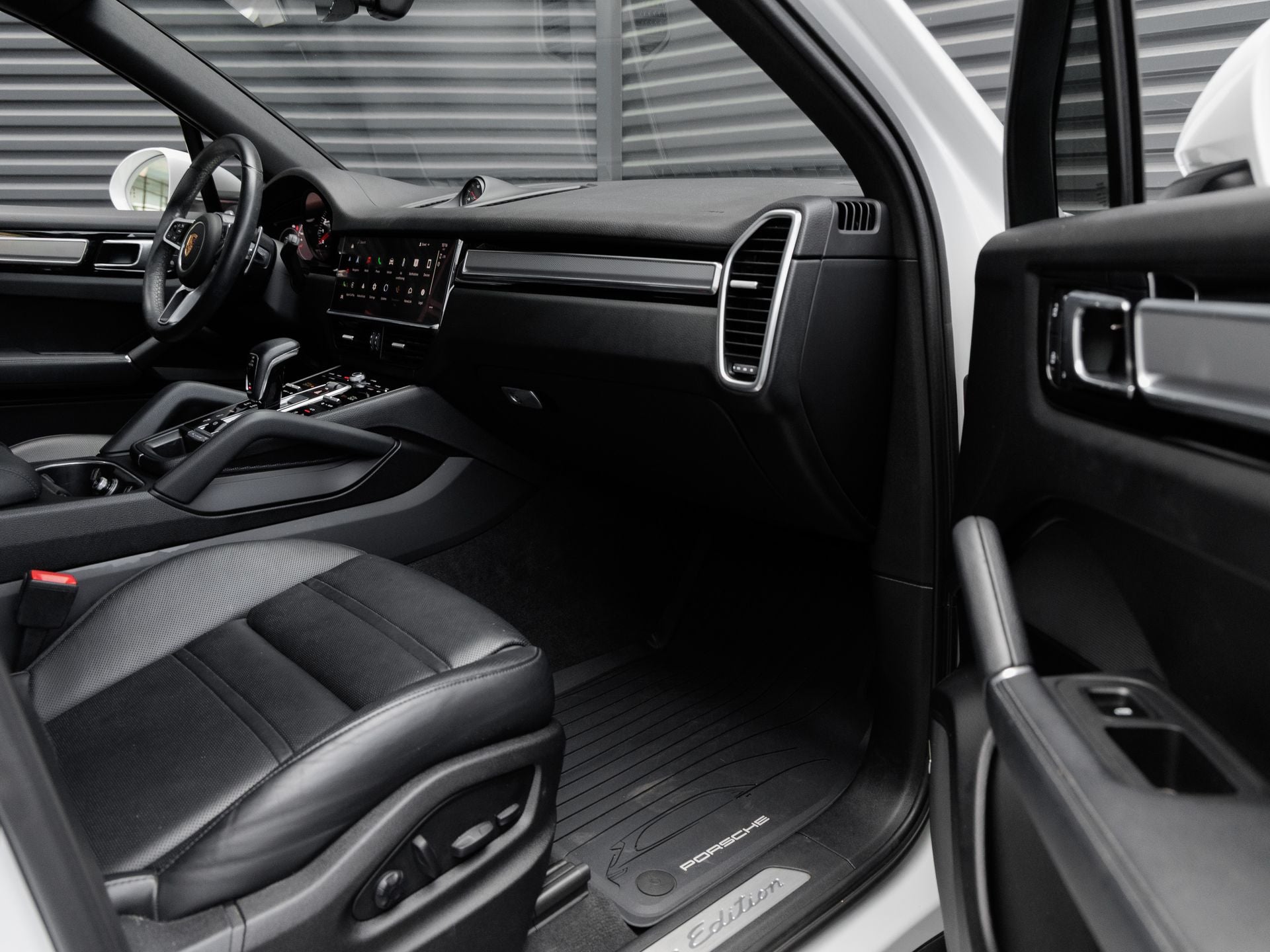 2023 Porsche Cayenne Cayenne S Platinum Edition (MY23)