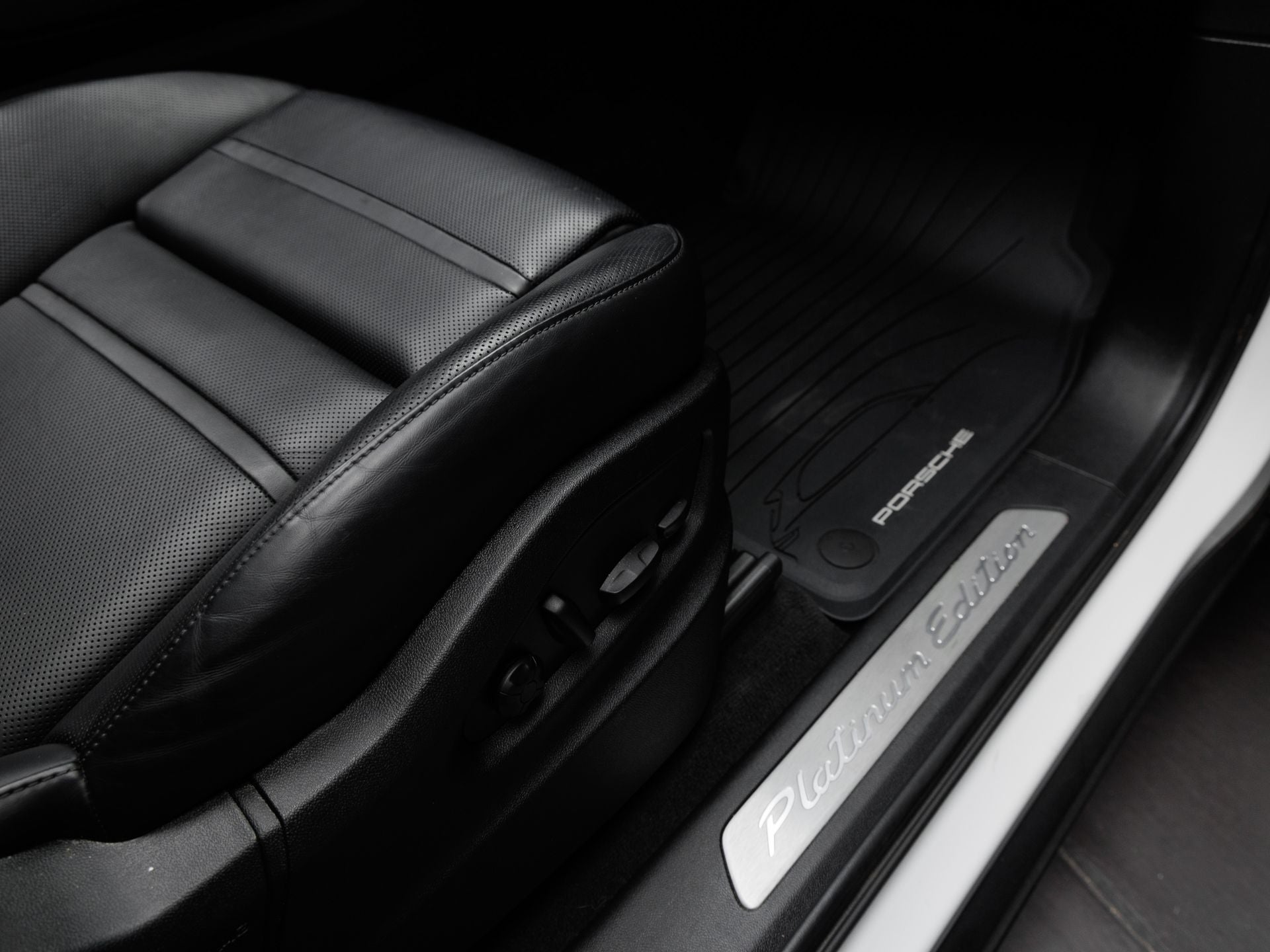 2023 Porsche Cayenne Cayenne S Platinum Edition (MY23)
