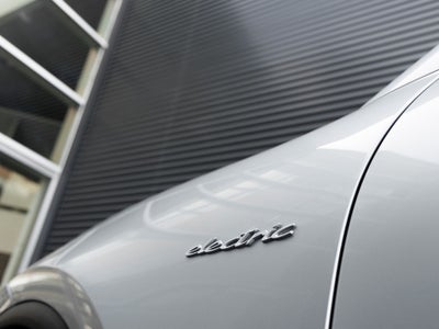 2025 Porsche Macan 4S Electric
