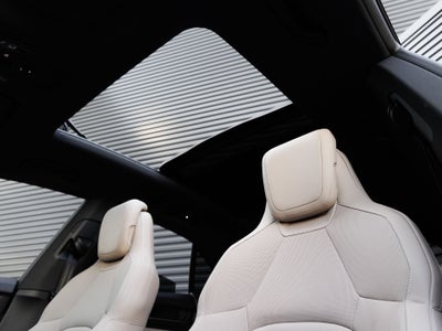 2025 Porsche Macan 4S Electric