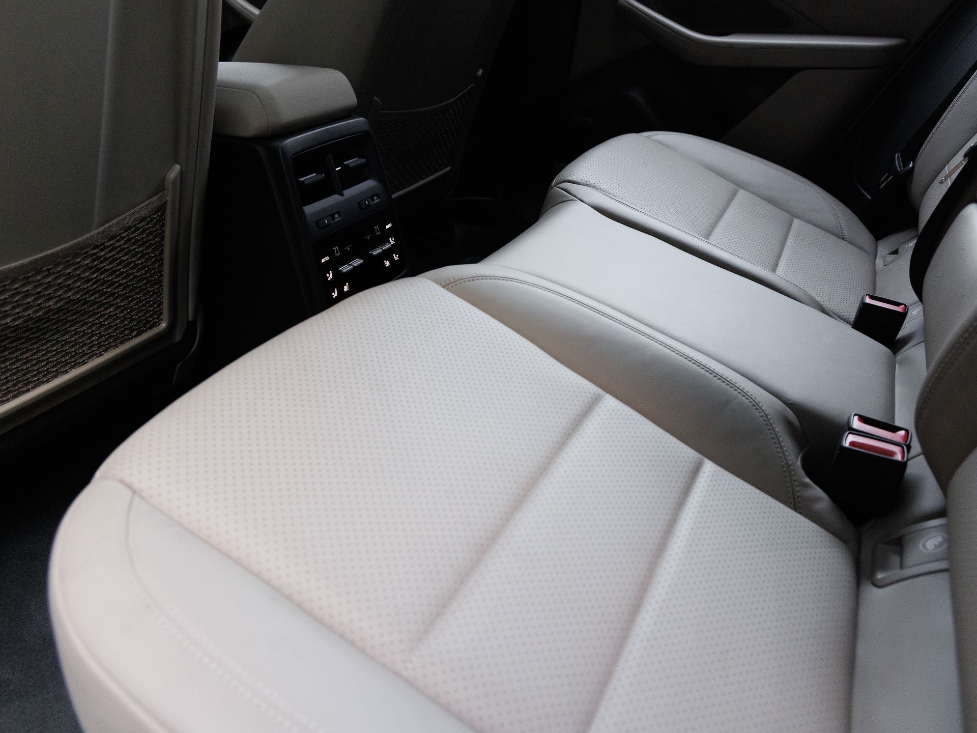 2025 Porsche Macan 4S Electric