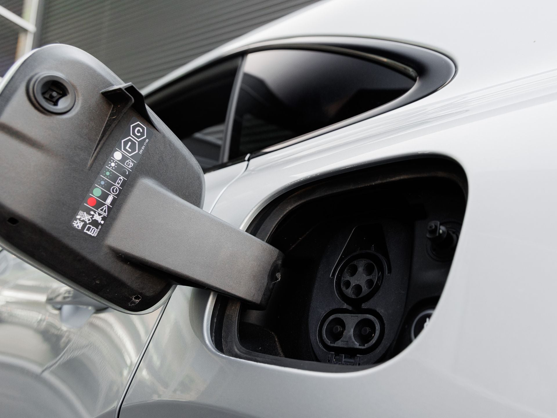 2025 Porsche Macan 4S Electric