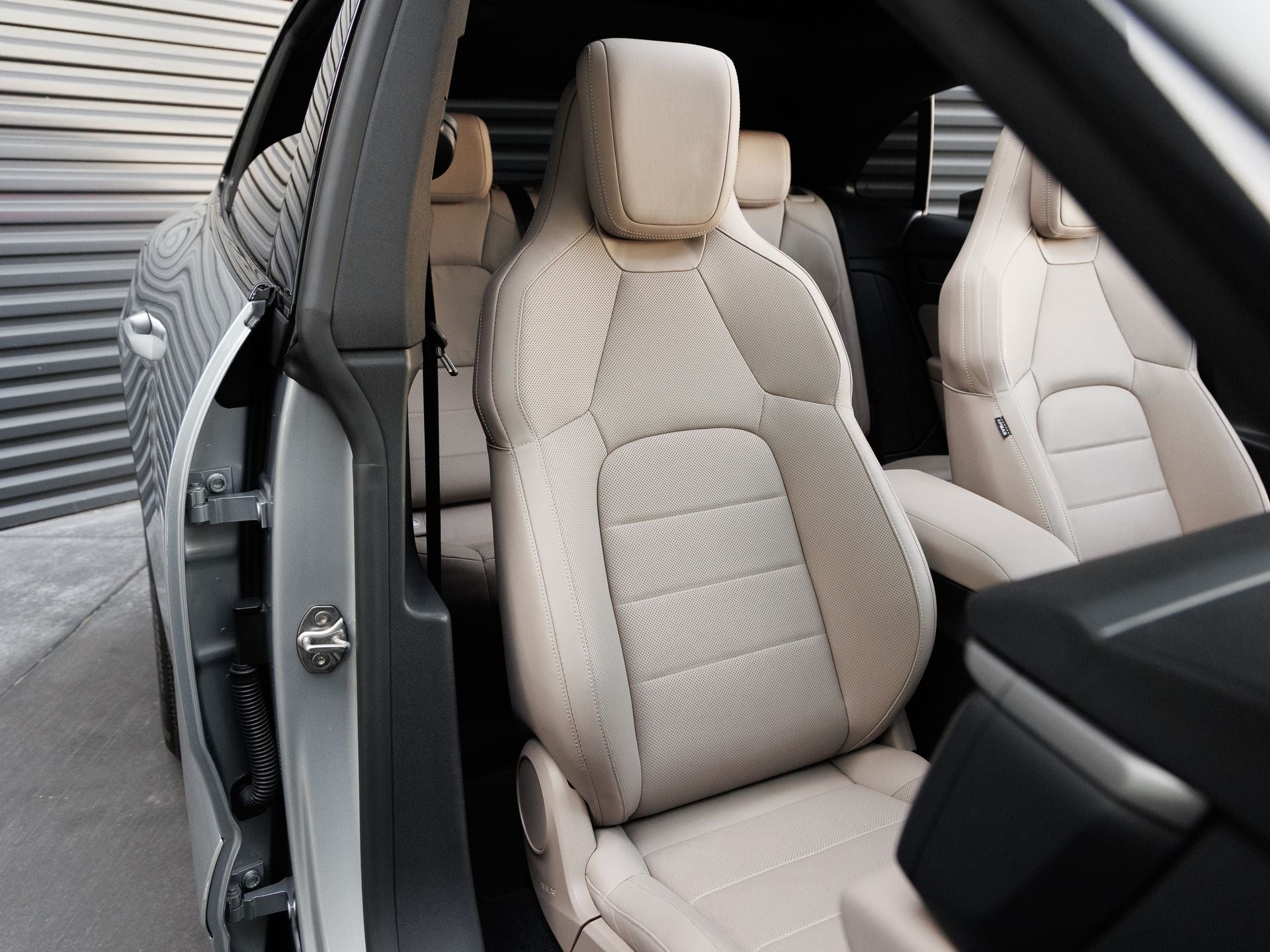 2025 Porsche Macan 4S Electric