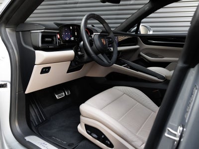 2025 Porsche Macan 4S Electric