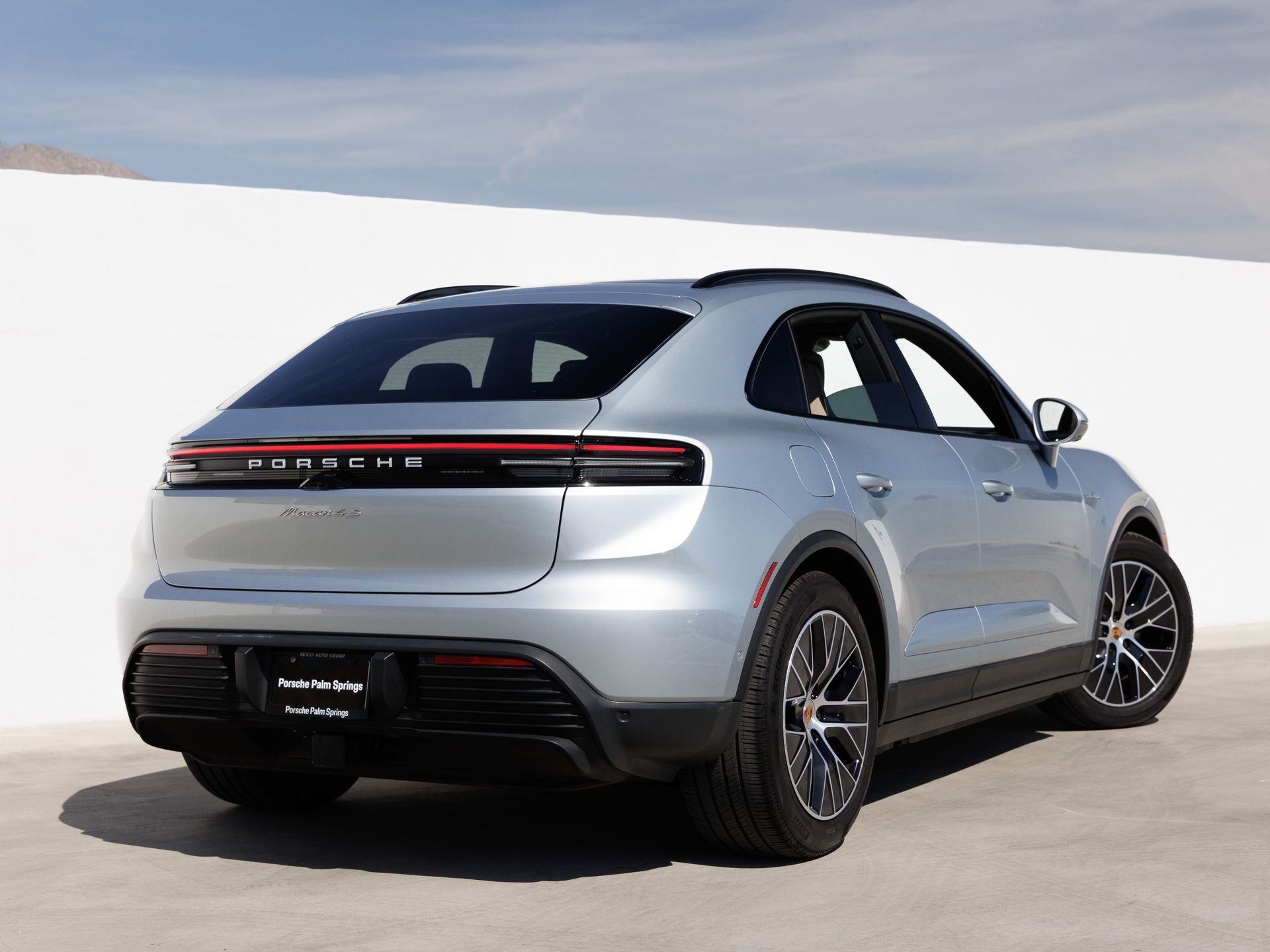 2025 Porsche Macan 4S Electric