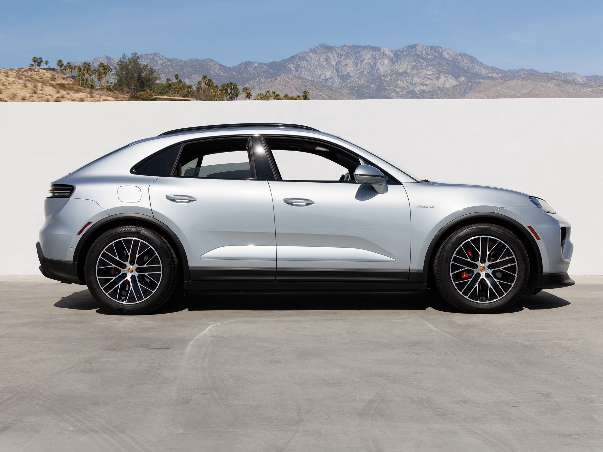 2025 Porsche Macan 4S Electric