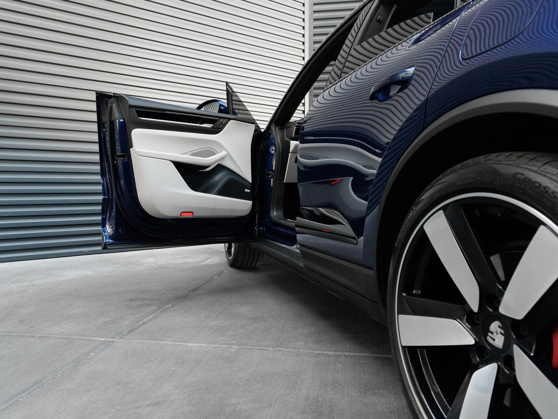 2025 Porsche Macan 4S Electric