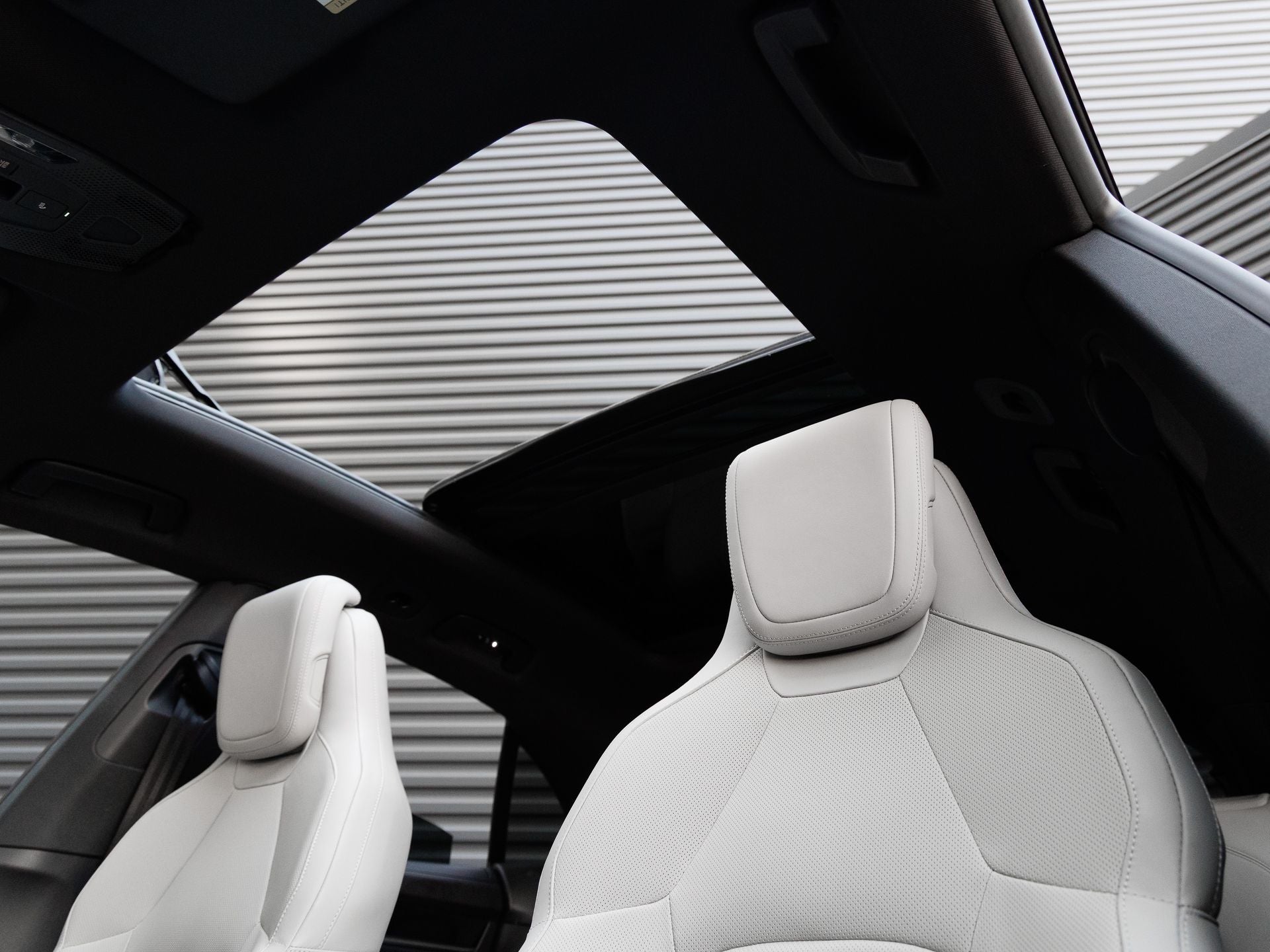 2025 Porsche Macan 4S Electric