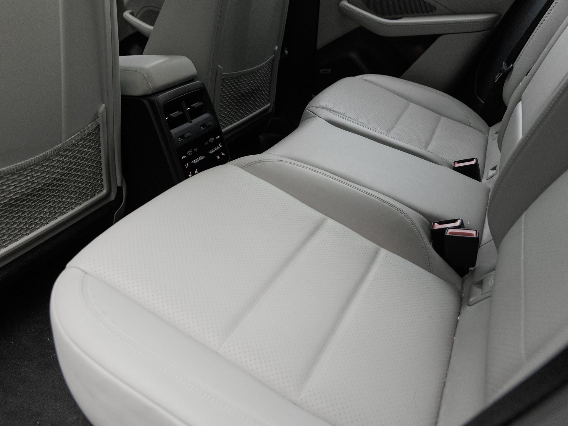 2025 Porsche Macan 4S Electric