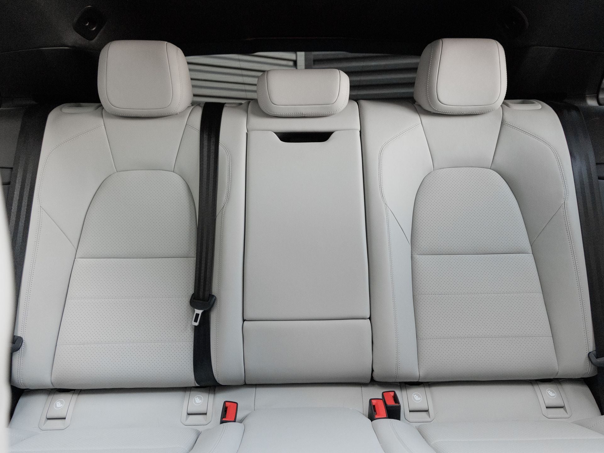 2025 Porsche Macan 4S Electric
