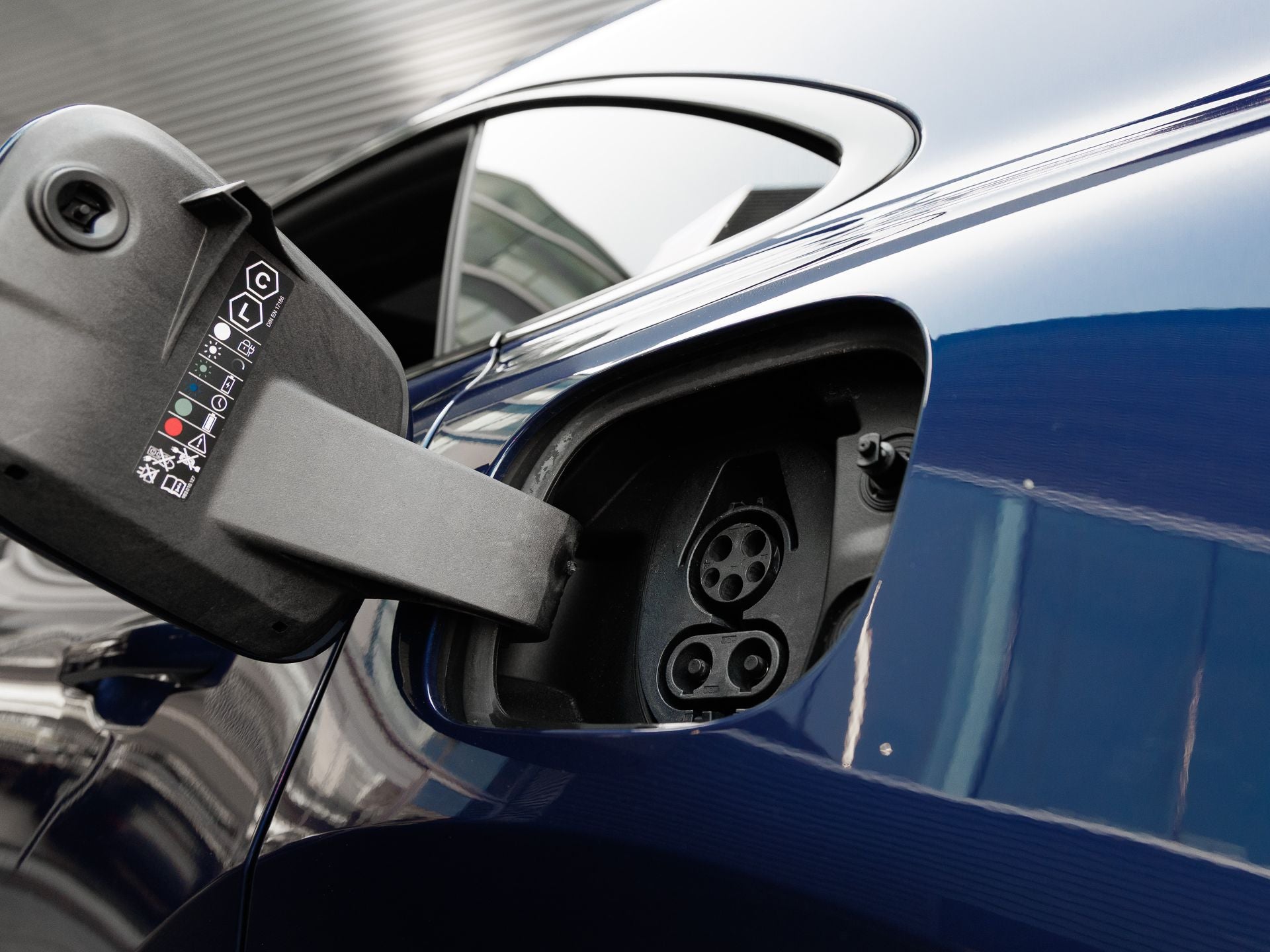 2025 Porsche Macan 4S Electric