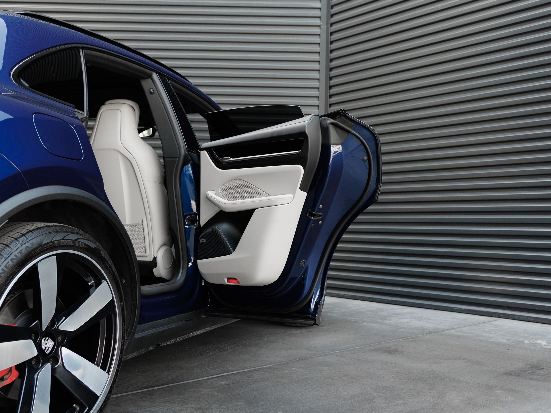 2025 Porsche Macan 4S Electric