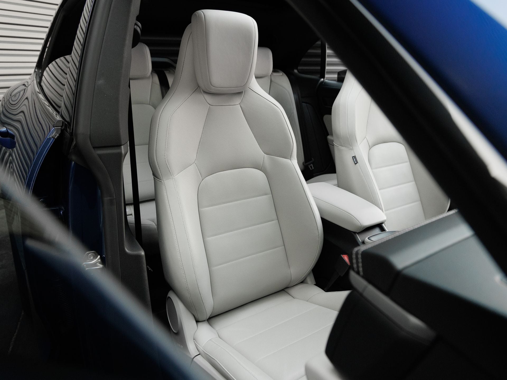 2025 Porsche Macan 4S Electric