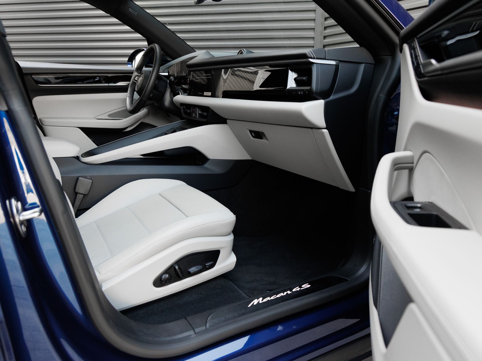 2025 Porsche Macan 4S Electric
