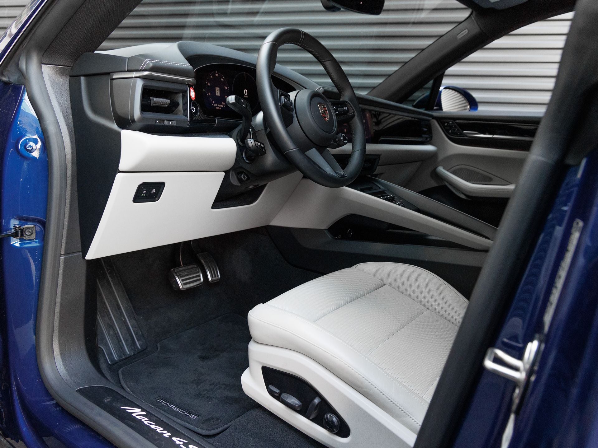 2025 Porsche Macan 4S Electric