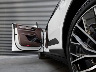 2025 Porsche Macan Macan 4S Electric