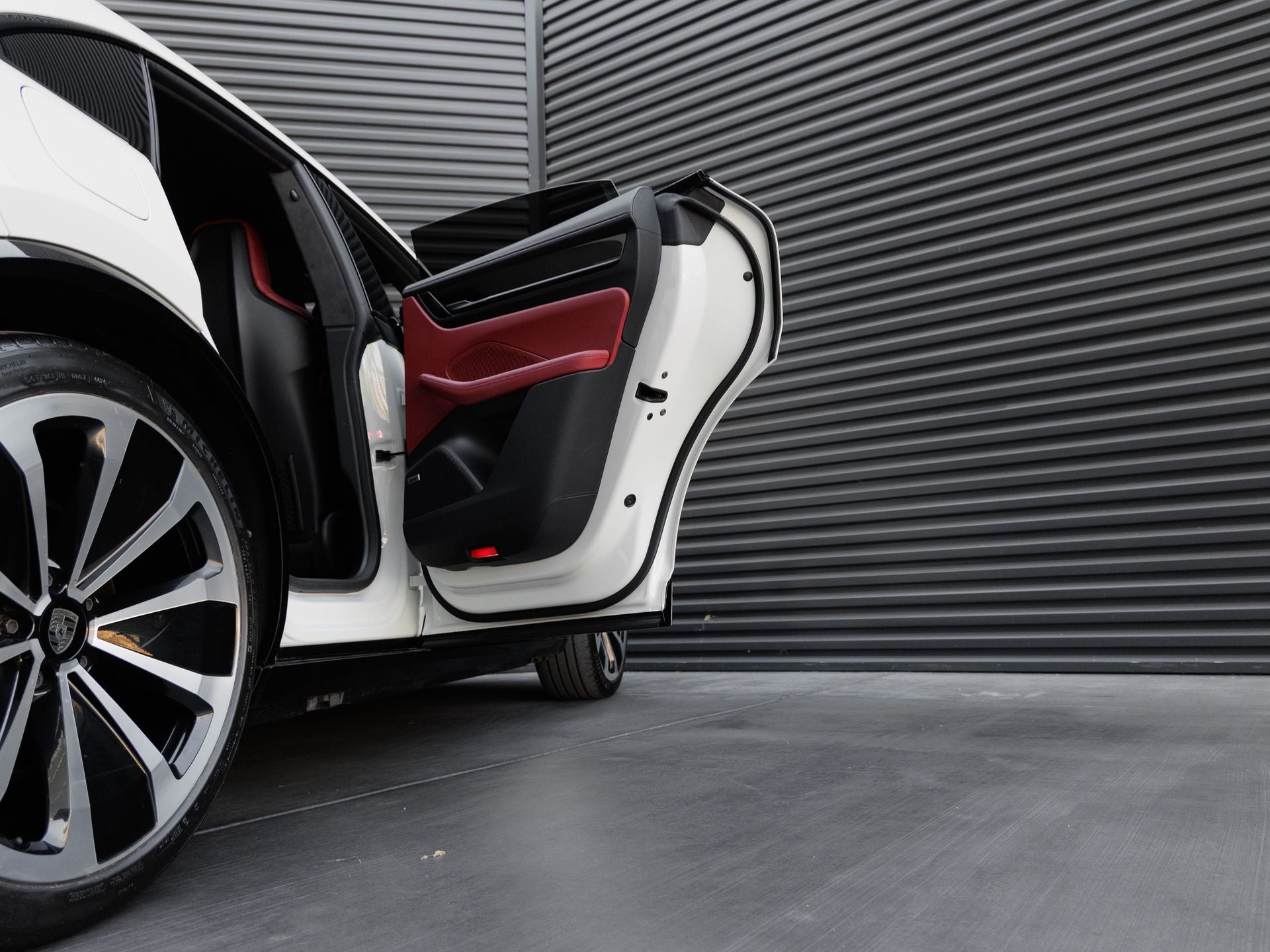 2025 Porsche Macan Macan Turbo Electric