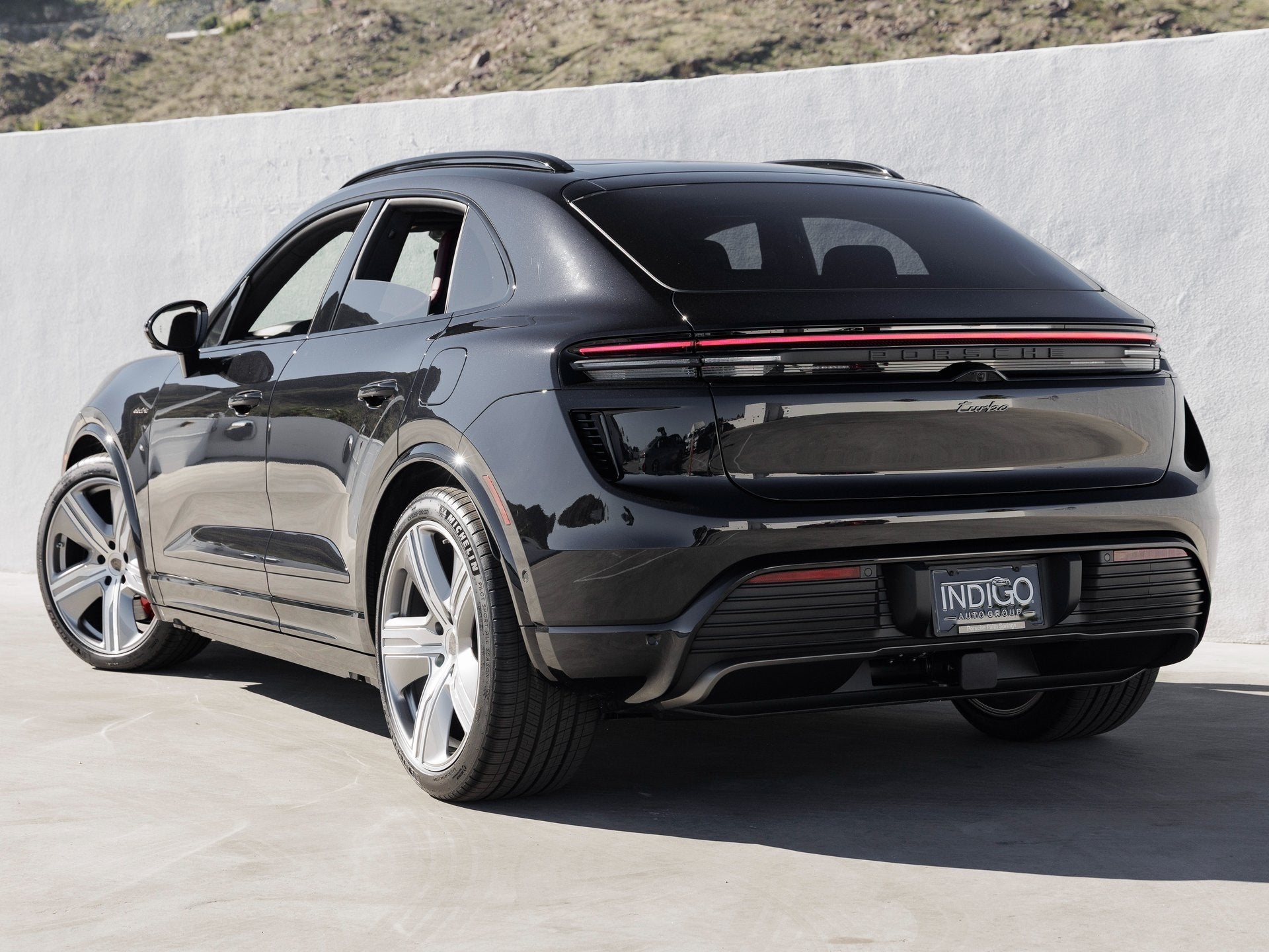 2025 Porsche Macan Macan Turbo Electric