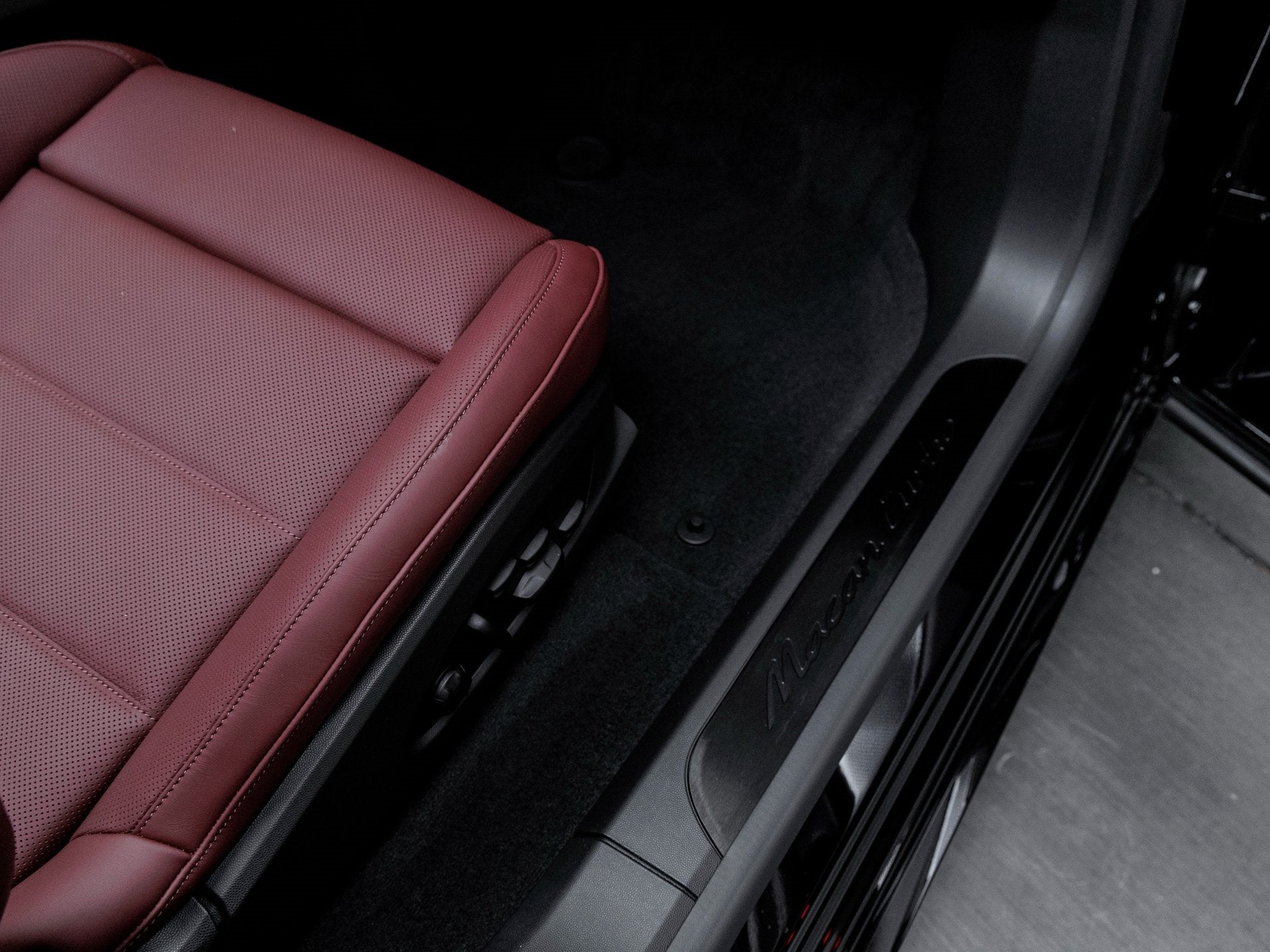 2025 Porsche Macan Macan Turbo Electric