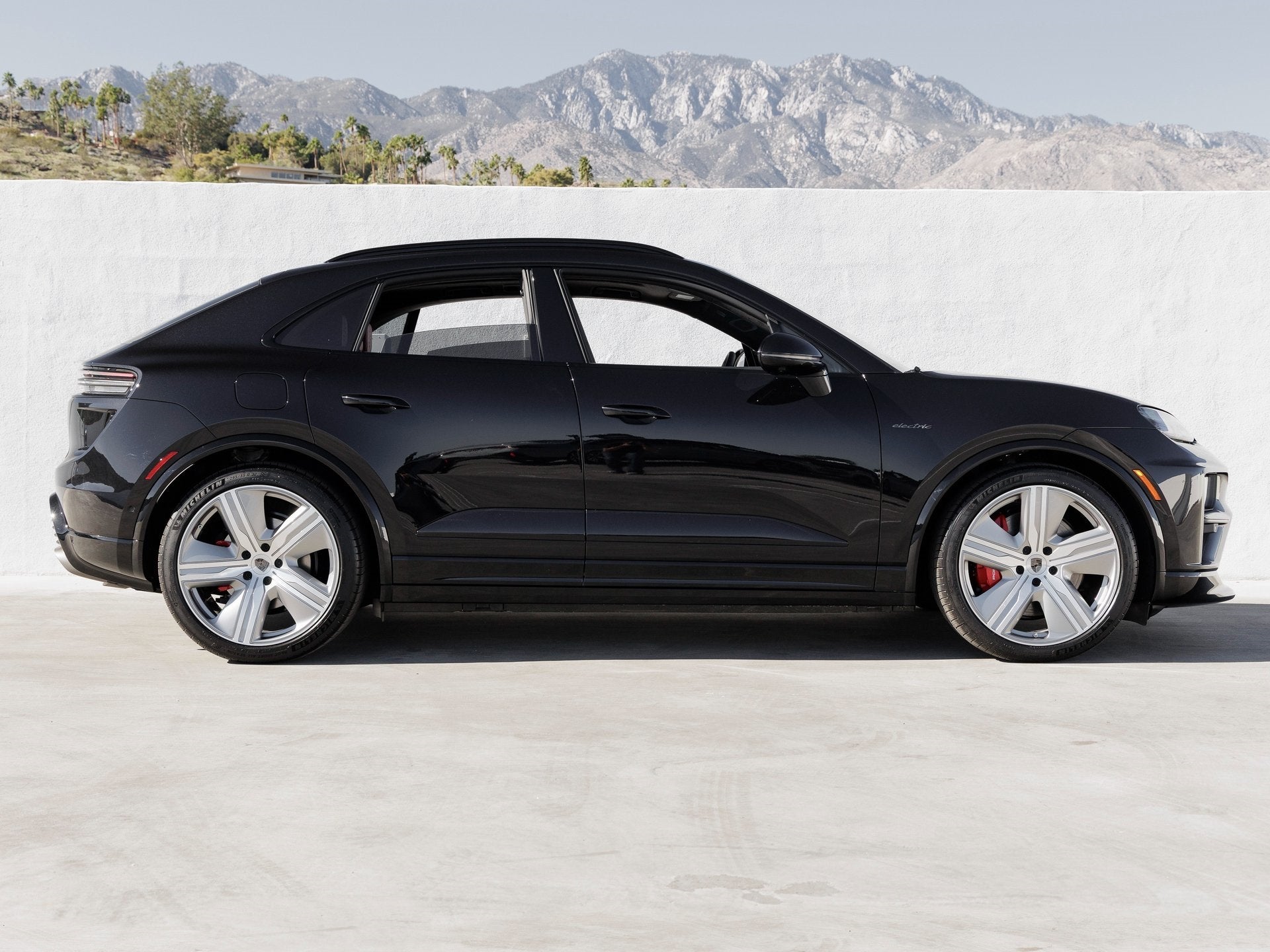 2025 Porsche Macan Macan Turbo Electric