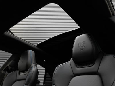 2026 Porsche Macan Macan Turbo Electric