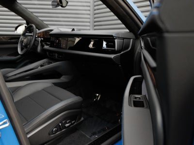 2026 Porsche Macan Macan Turbo Electric