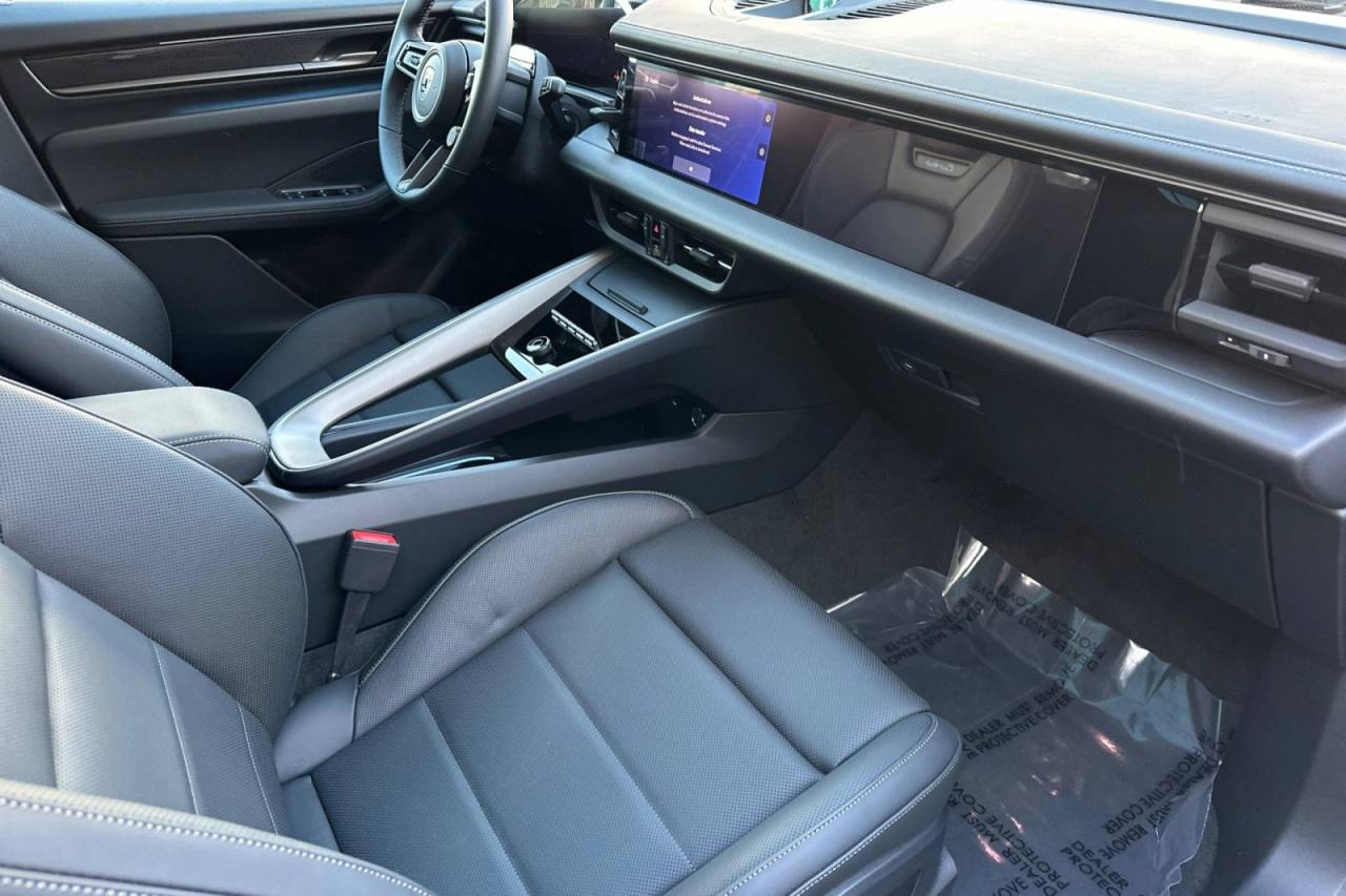 2026 Porsche Macan Macan Turbo Electric