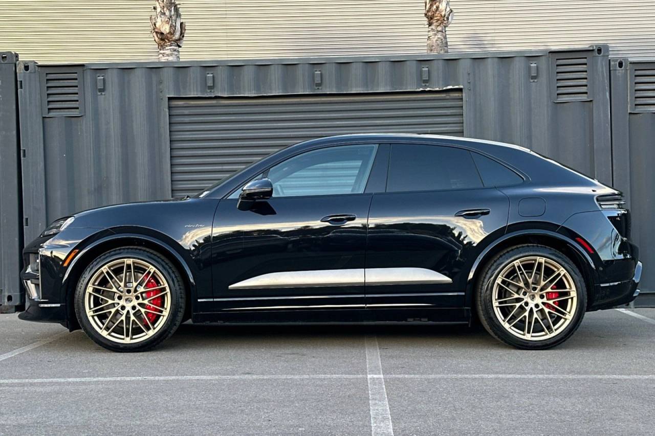 2026 Porsche Macan Macan Turbo Electric