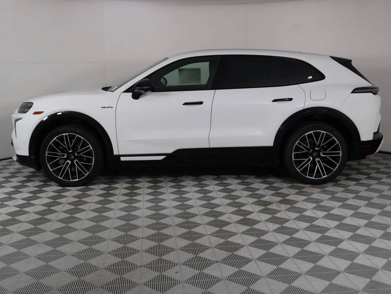 2026 Porsche Cayenne Cayenne Turbo Electric