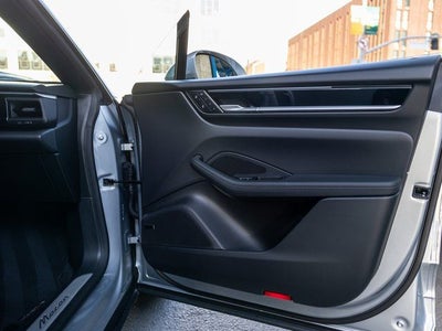 2025 Porsche Macan Electric Base