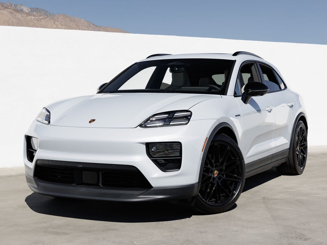 2026 Porsche Macan Electric — photo 1 of 44