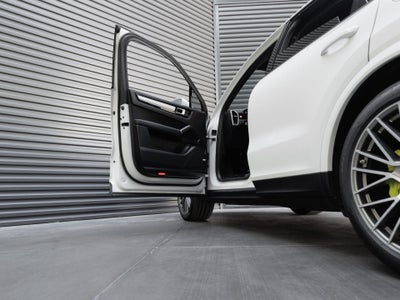 2023 Porsche Cayenne Cayenne E-Hybrid Platinum Edition (MY23)