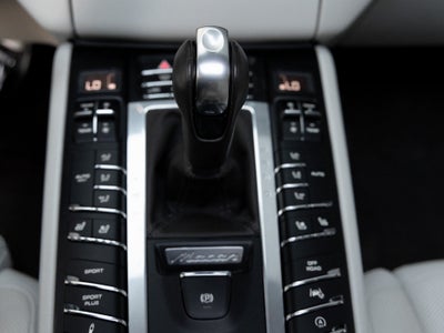 2017 Porsche Macan Macan Turbo