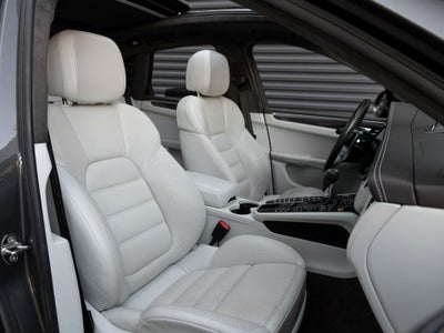 2017 Porsche Macan Macan Turbo