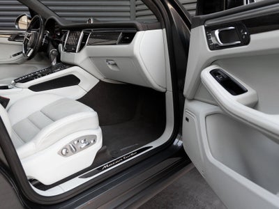 2017 Porsche Macan Macan Turbo