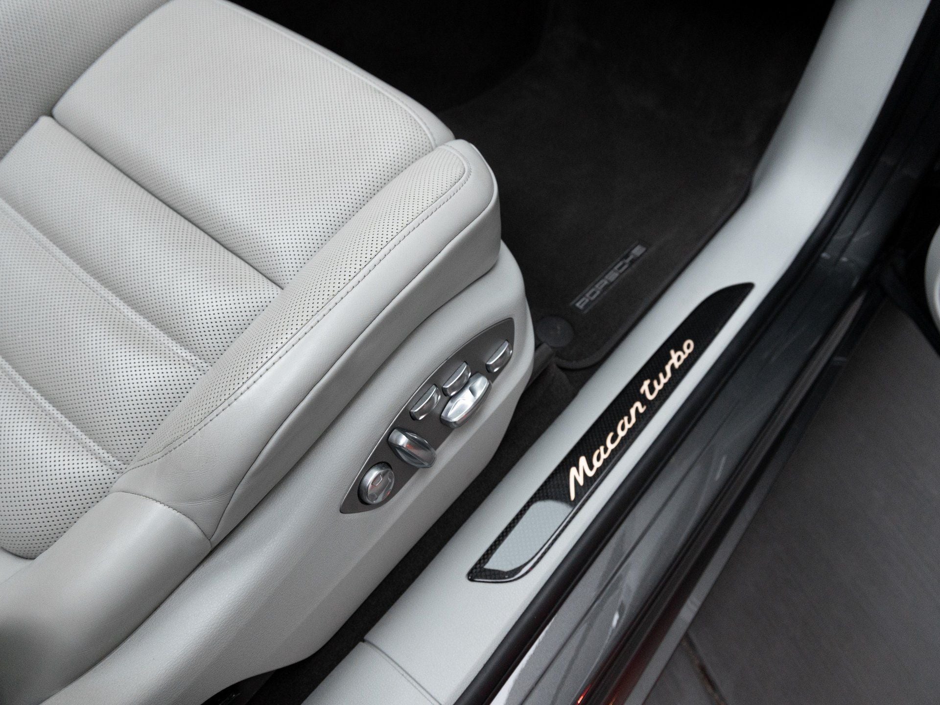 2017 Porsche Macan Macan Turbo