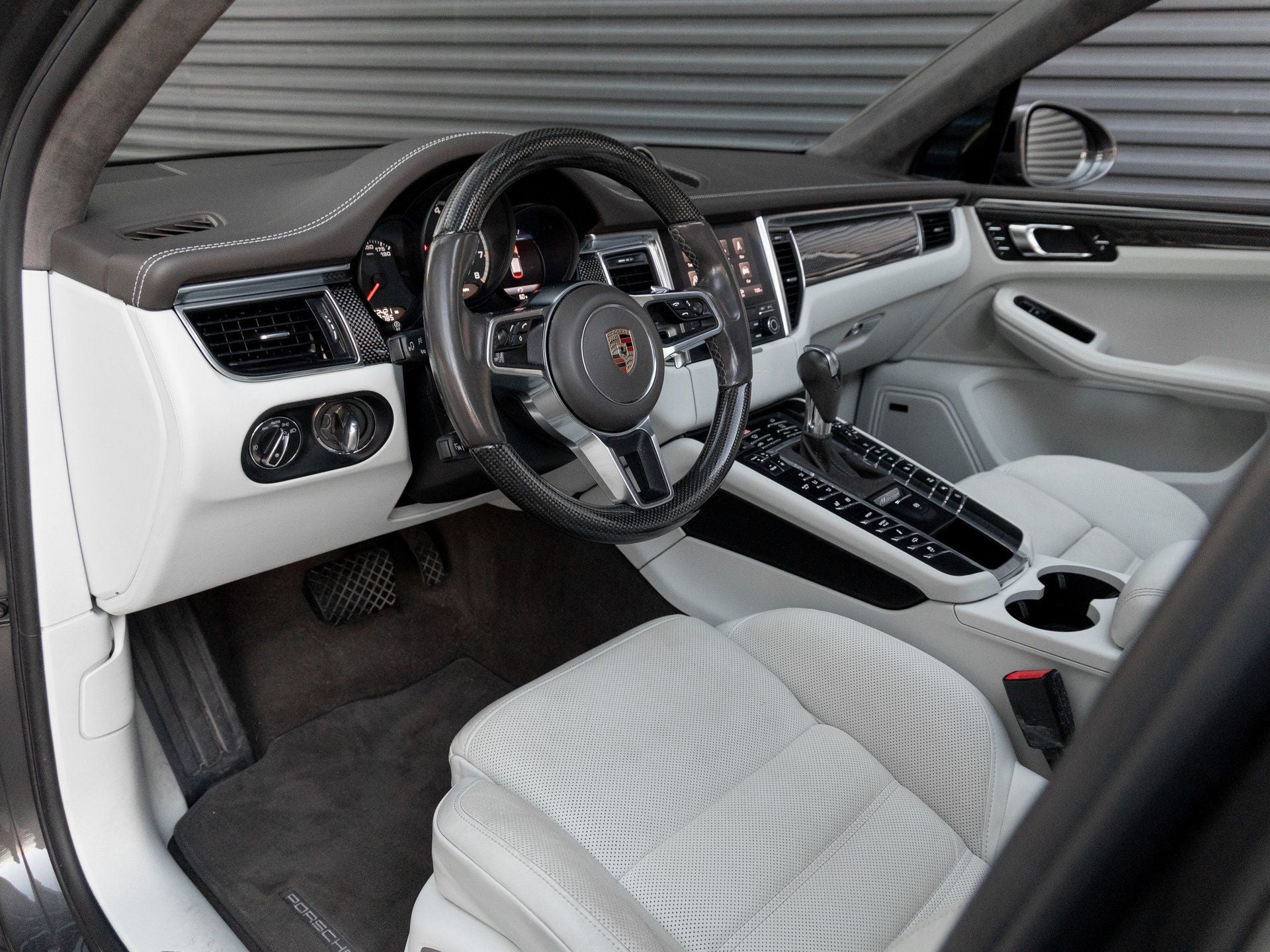 2017 Porsche Macan Macan Turbo