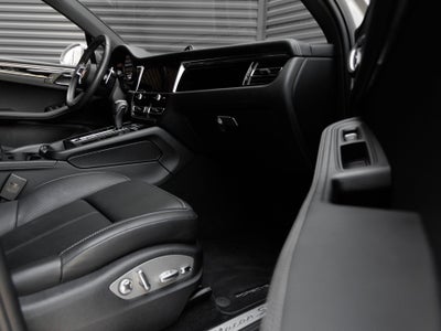 2023 Porsche Macan Macan S (MY23)