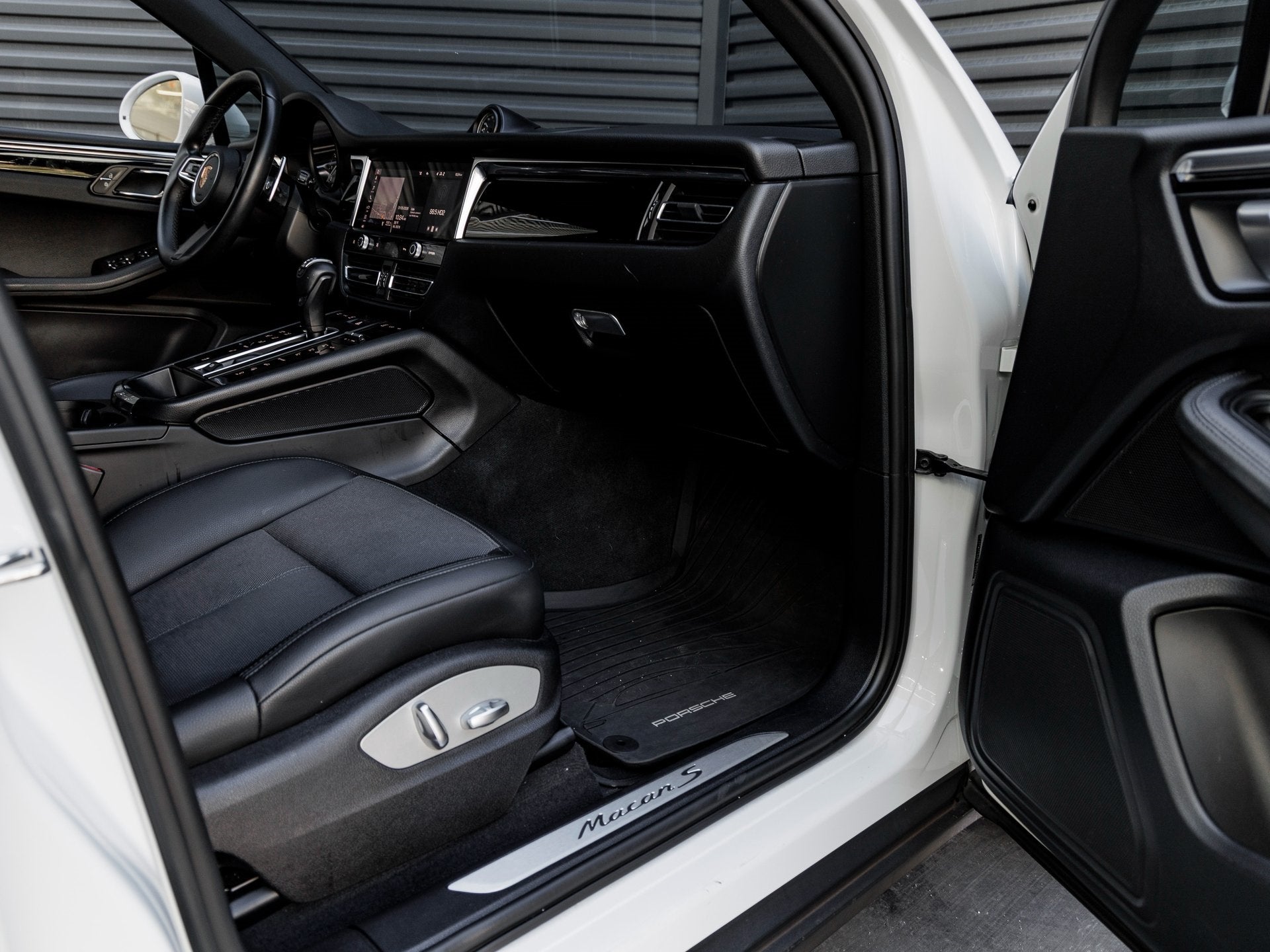 2022 Porsche Macan Macan S